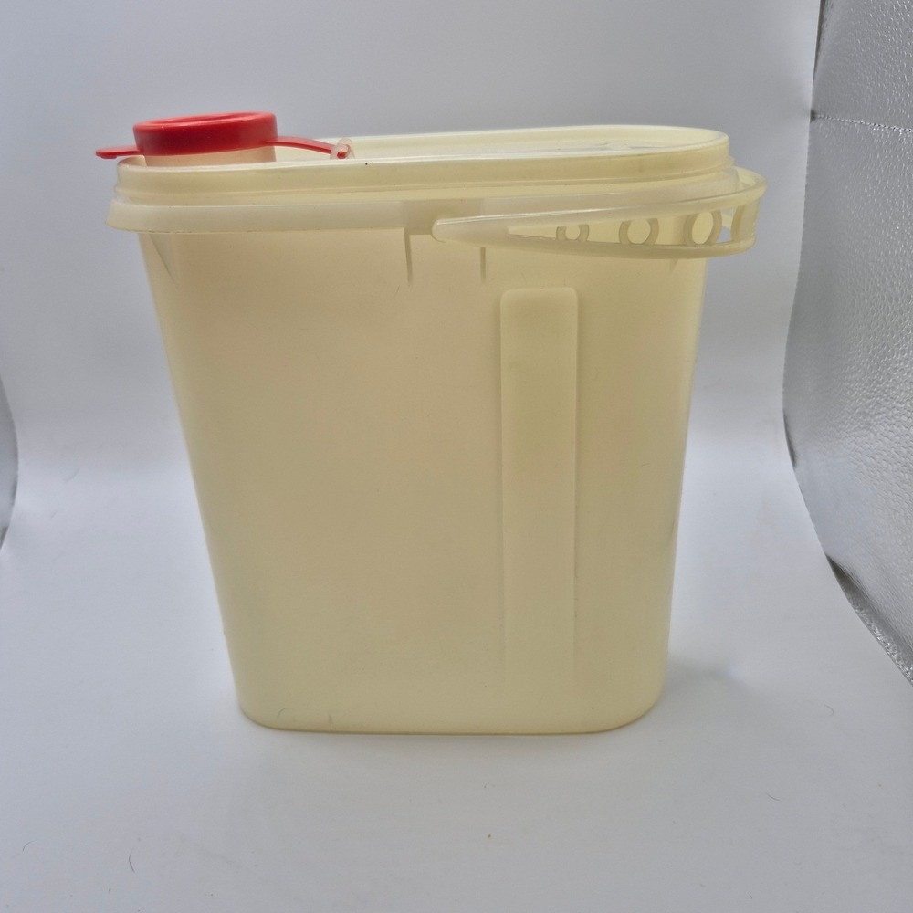 Vintage‎ Tupperware 587 Beverage Buddy Pitcher Almond Red Flip Spout USA